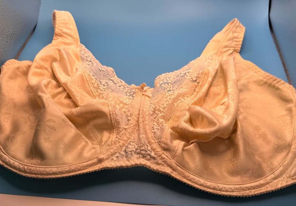 Playtex 4422 Bra Size 40DDD Beige Secrets Underwire